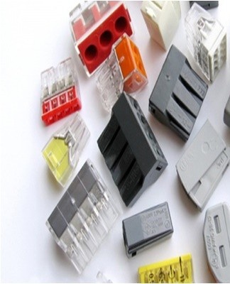 The use of Wago terminal blocks contributes to the solid fixing of cable harnesses of different cross-sections.