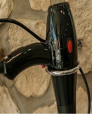 With the help of a hair dryer, the skin is stretched and made more supple.