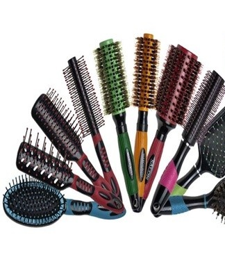 A massage brush can restore hair structure, improve blood circulation in the scalp.