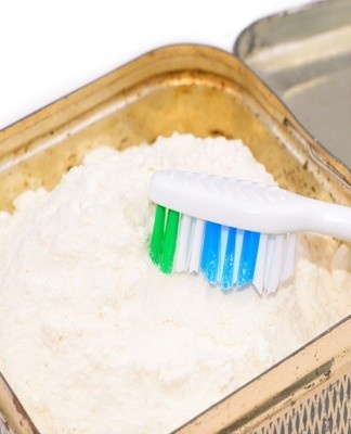 In order not to damage the metal, this composition must be diluted with 50 milliliters of water.