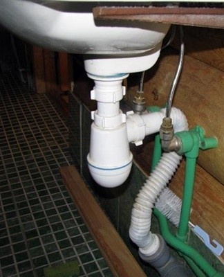 Do not pull the eyeliner pipe, so calculate the length you need in advance.