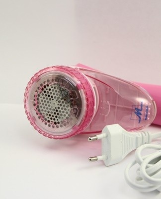 Works with all types of fabrics, cuts fibers without damaging the material.