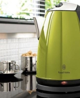 After the silicone has solidified, a leak test is carried out: water is poured into the flask and the body of the kettle is carefully examined.