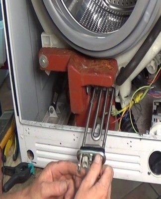The wiring of the heating element comes off quite easily and does not require special skills