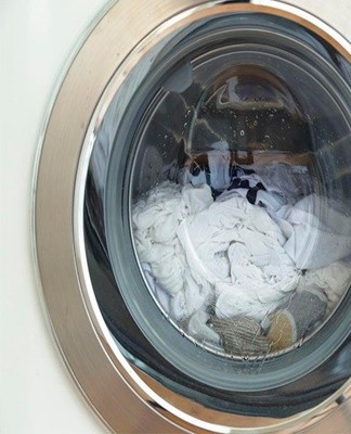 Excess foam does not affect the quality of washing, but simply clogs things with unnecessary detergents.