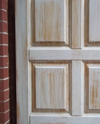 This option provides for the processing of the door leaf with a metal brush.