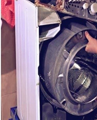 The oil seal is removed by hand, no additional devices are required for this