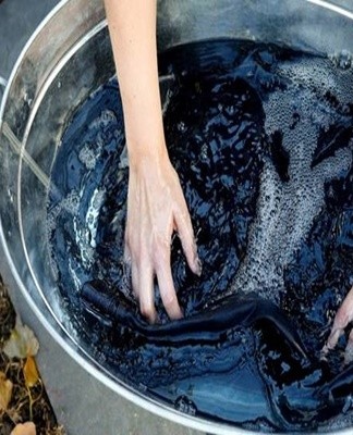  To maintain the brightness of the color, table vinegar (3-4 tablespoons) is added to the water.