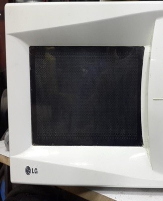 The model has compact dimensions, the interior coating is enamel, the control is electronic, touch.