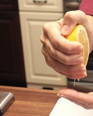 The lemon helps eliminate the fishy smell.