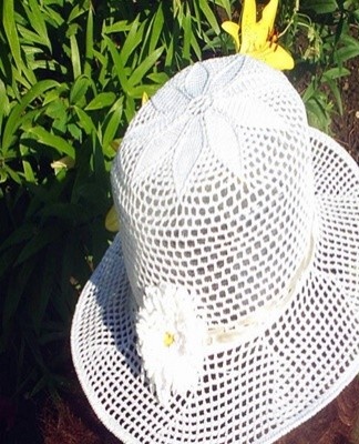 After that, you need to put a hat in the mixture for 10 minutes.