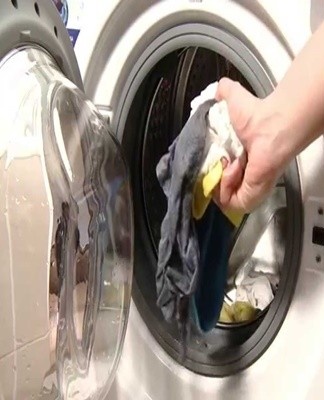 The periodic non-operation of the rotation is a clear sign of a malfunction.