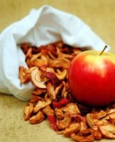 Where and how to properly store dried apples at home
