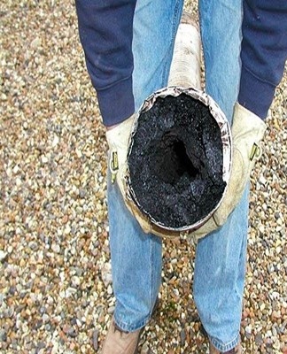 Experienced sauna owners advise using firewood for lighting.