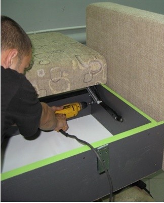 All the disadvantages of old furniture are already known, and they can always be eliminated by buying a few additional pieces.