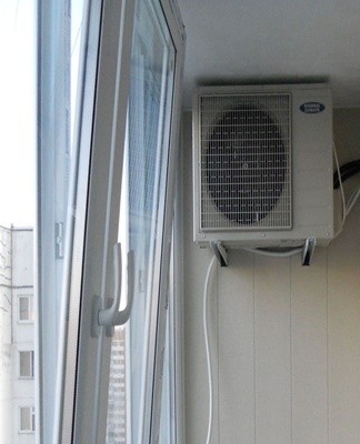 The indoor and outdoor units cannot be fixed far apart from each other.
