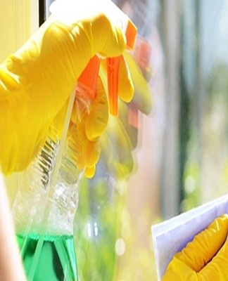 The window cleaning liquid is sprayed on the dirt for 10 minutes, because it will take some time for exposure