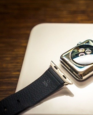 The dirt is removed with a soap solution with the addition of a few drops of ammonia.