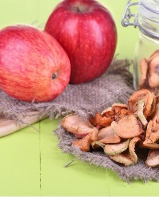 To dry the fruit, place the sliced ​​slices on a baking sheet or wire rack and cover with cheesecloth.