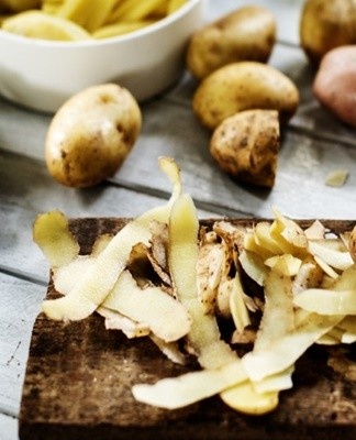 The skin removed from the potato during peeling is washed with water.