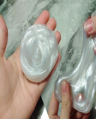 If the slime is not stored in the refrigerator, make sure it does not come into contact with direct sunlight.