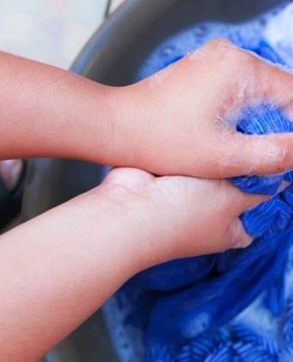 Use powder detergent for hand washing, conditioner.