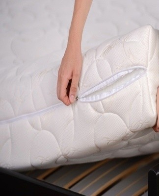 For the cold season, mattress toppers filled with wool are well suited.