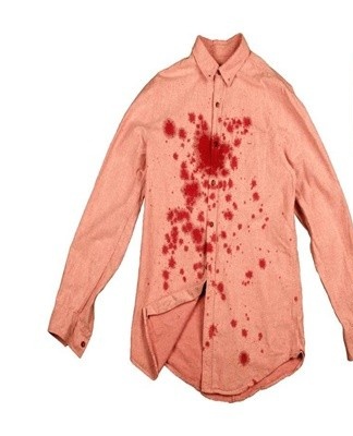 Old traces of pomegranate are washed off more difficult and longer, because the coloring matter is sufficiently absorbed.