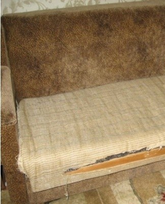 Felt is a natural material used in the assembly of sofas.