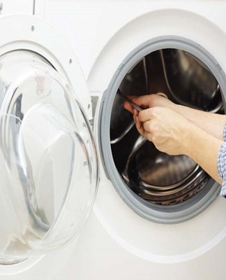 Sometimes characteristic knocks when spinning appear due to improper installation of the washing machine.