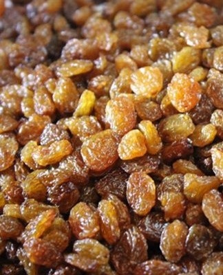 The berries of dried grapes have a sweet taste, the color of which ranges from light yellow to brown.