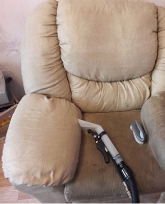 How to quickly and effectively clean your chair at home