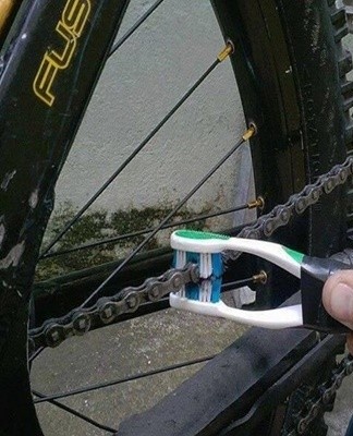 How to clean your bike chain with your own hands and the best cleaners