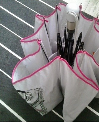 Even a small dot draws attention to light-colored accessories, and things look messy.