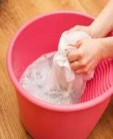 Rules and methods for washing a t-shirt by hand at home