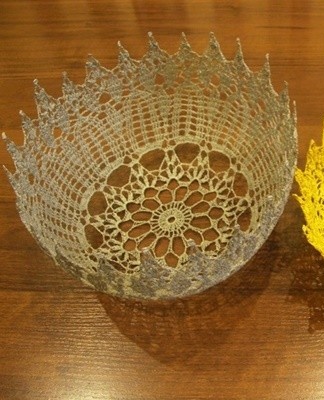 If you cook jelly with sugar, then with the same concentration of starch the openwork product will hold its shape better.