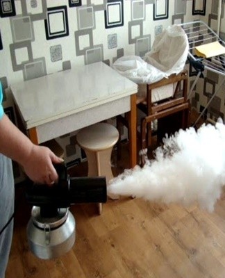 Homemade spray is easier to handle furniture and apartment walls.