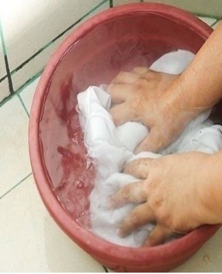 One of the easiest ways to bleach mold at home is to use bleach.