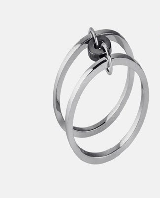 To remove dust, it is worth wiping gilded things with cotton wool, slightly moistening them with wine alcohol.