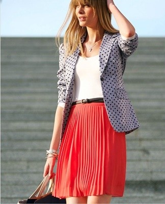 In the presence of severe contamination, you can dry clean the skirt.