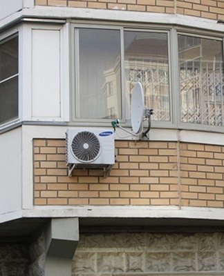 Varieties of window air conditioners are collected in one box