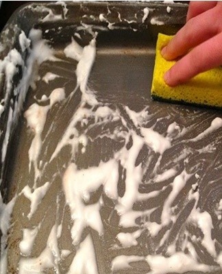 It is especially difficult to deal with heavy soiling when the utensils have not been washed for a long time.