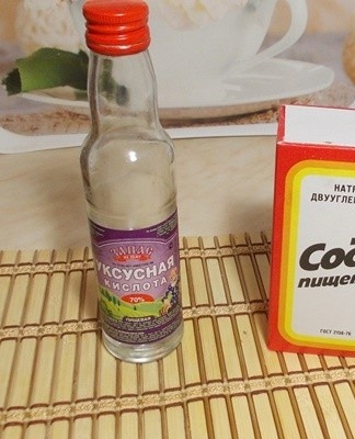 Eliminate the stench of congestion in the drainage system with a mixture of baking soda and acetic acid.