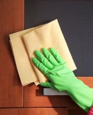 Some people not only want to clean the glass and remove traces of grease, but also give it a shine.