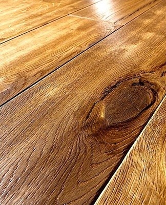 The paste does not spread, which is why this form is the most popular among parquet owners.