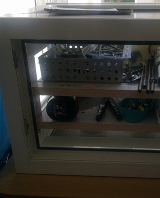 For dry cleaning of objects, formalin vapor chambers are used - special devices,