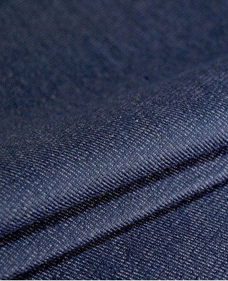 A thick cloth, such as a carpet, is used to protect the spring block.