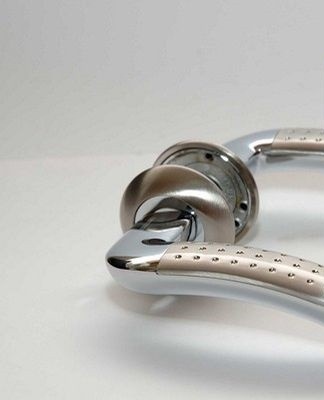 How to repair metal entrance doors with your own hands