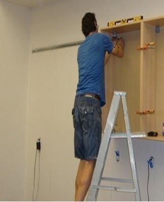 IKEA fasteners are in the form of corners attached to the side wall from the inside of the helmet.