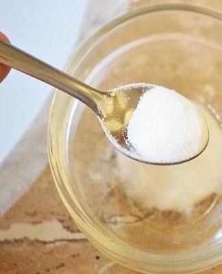 Homemade stain remover based on coarse table salt and detergent.